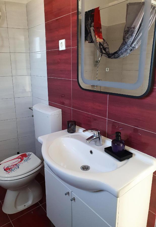 Infresh Holiday House ชิเบนิก ภายนอก รูปภาพ